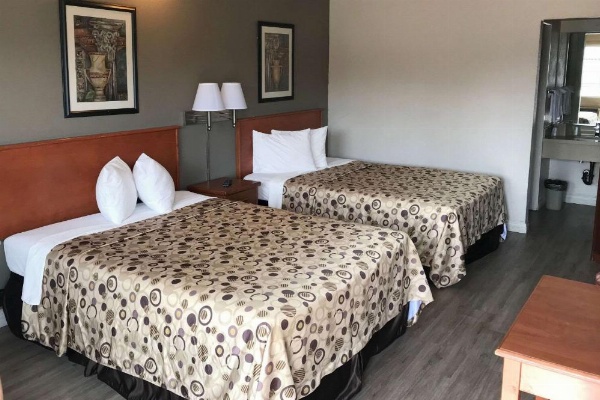 Rodeway Inn Ontario Mills Mall image 13